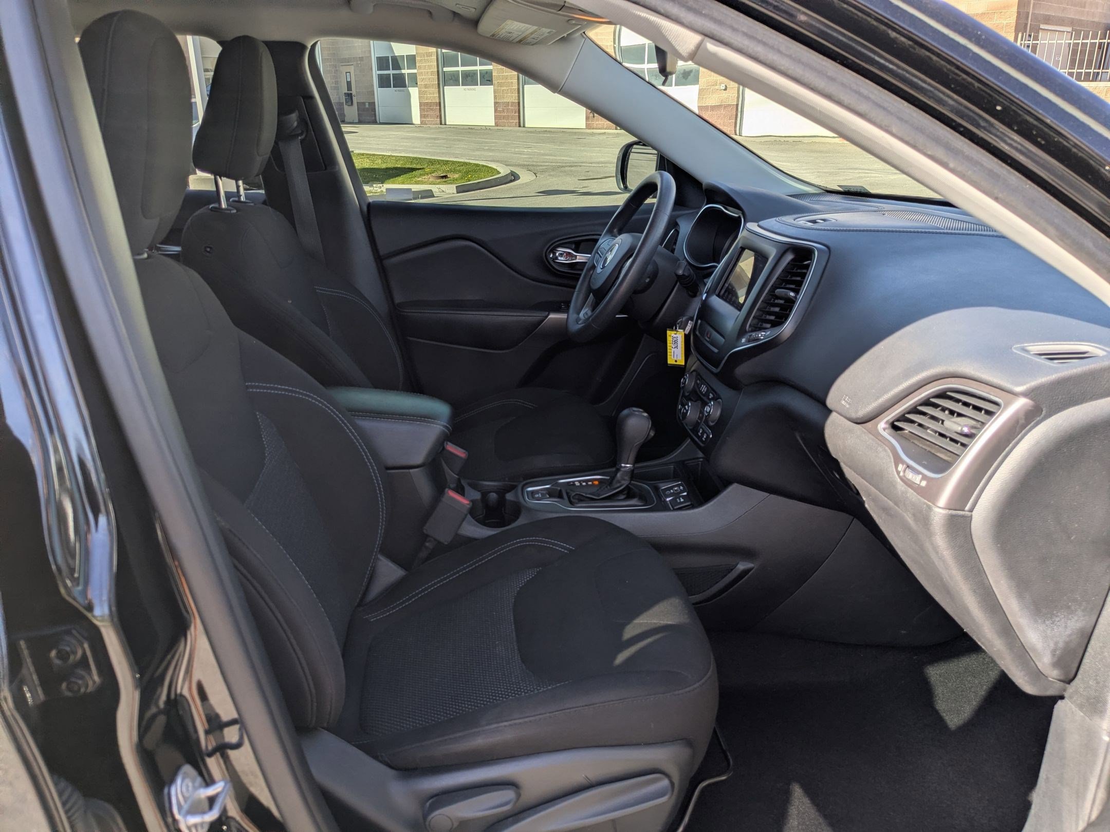 Used 2019 Jeep Cherokee Latitude w/ Popular Appearance Group image 26