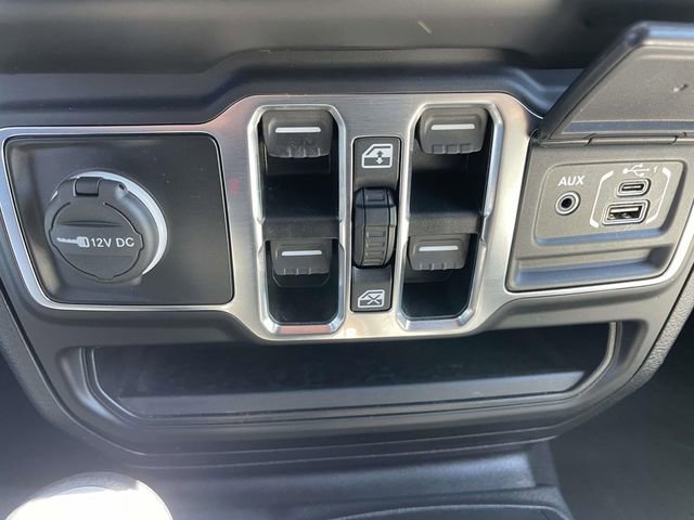 Used 2021 Jeep Gladiator Willys AWD/4WD image 28