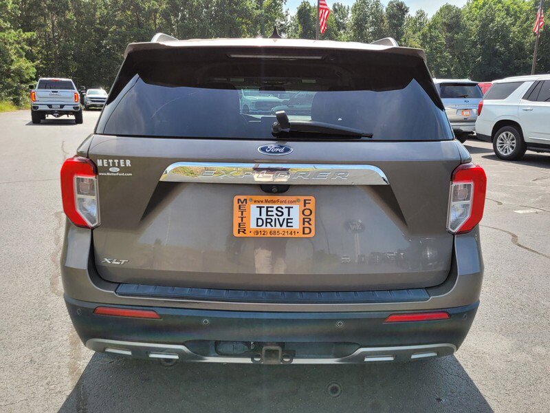 Used 2021 Ford Explorer XLT w/ Equipment Group 202A image 9