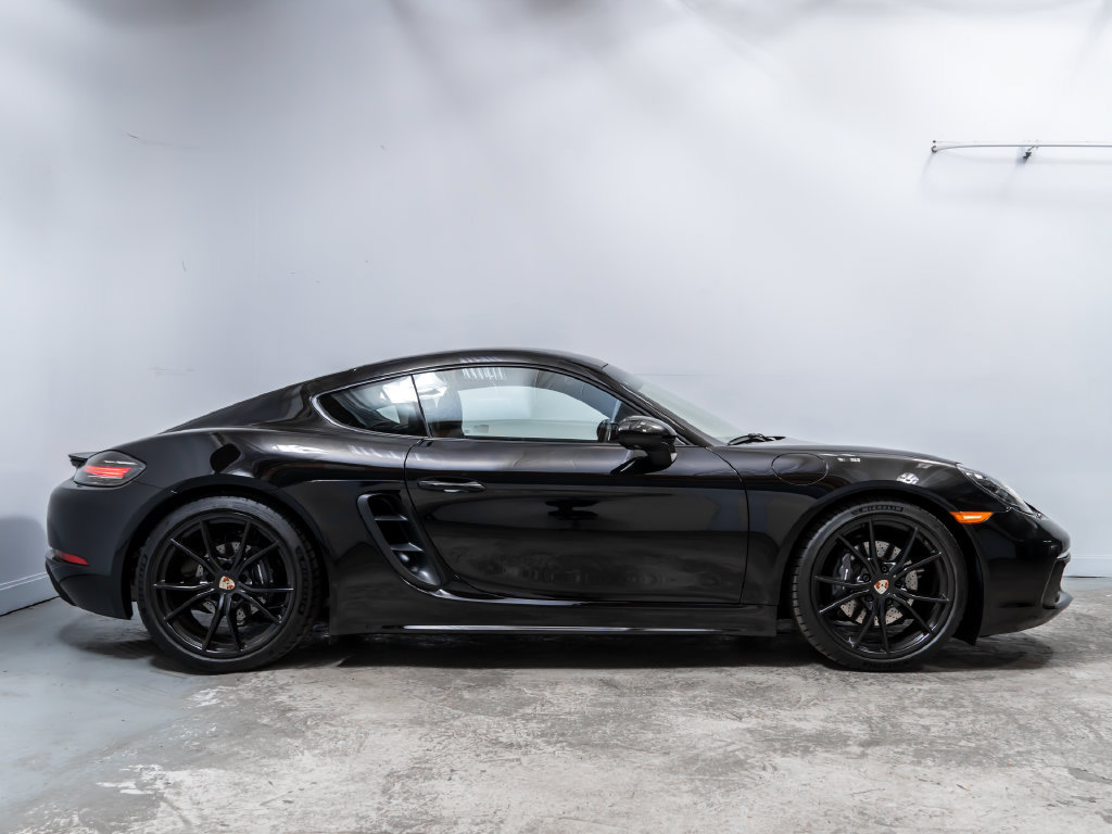 Used 2025 Porsche 718 Cayman RWD image 8