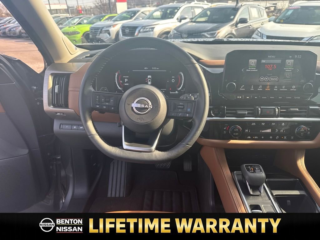 Certified 2025 Nissan Pathfinder Platinum w/ Black Appearance Package image 15