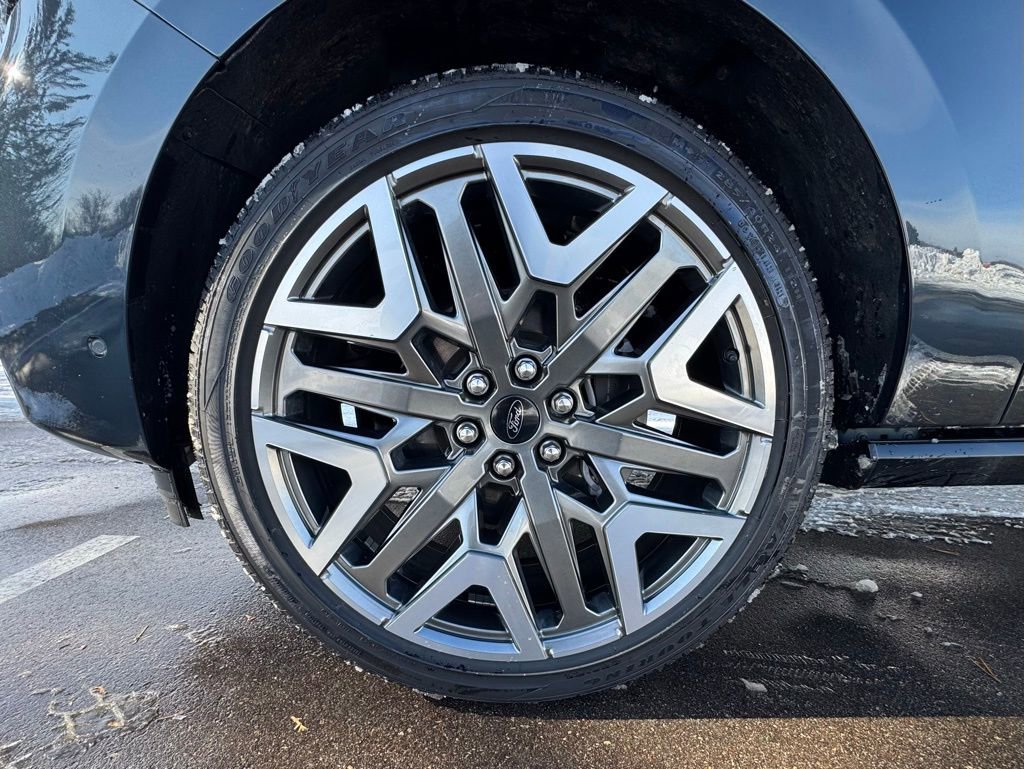 Used 2025 Ford Expedition Platinum w/ Platinum Ultimate Package image 12