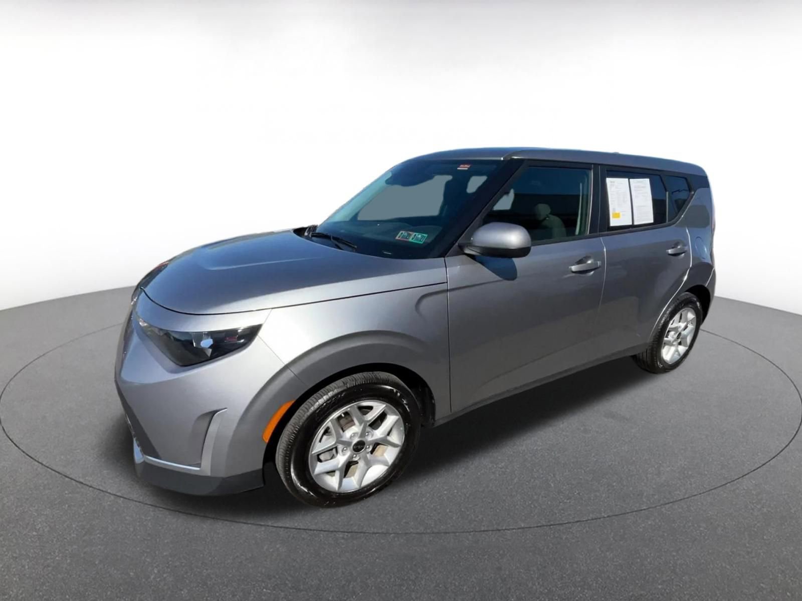 Used 2025 Kia Soul LX w/ LX Technology Package FWD image 7