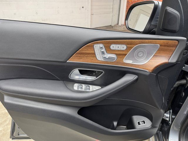 Used 2025 Mercedes-Benz GLS 450 4MATIC image 10
