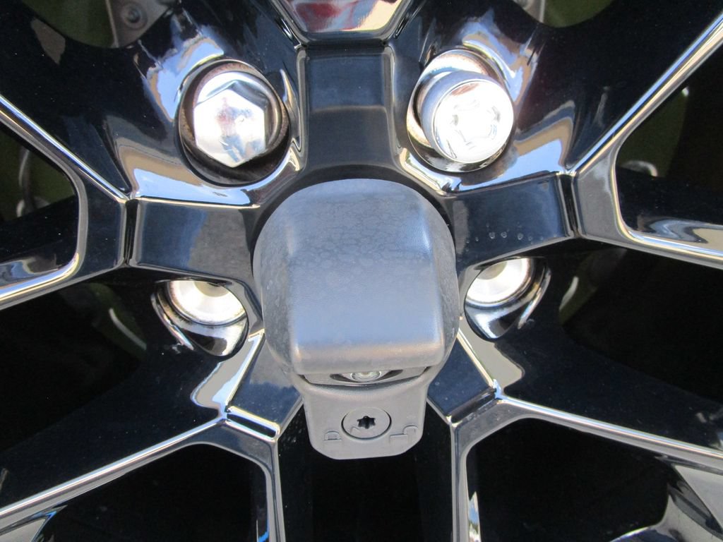 Used 2022 Jeep Wrangler Unlimited Sahara AWD/4WD image 17