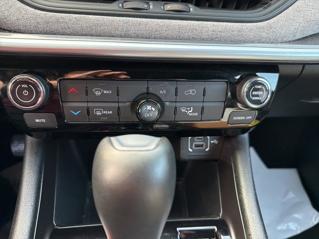 Used 2025 Jeep Compass Latitude image 28