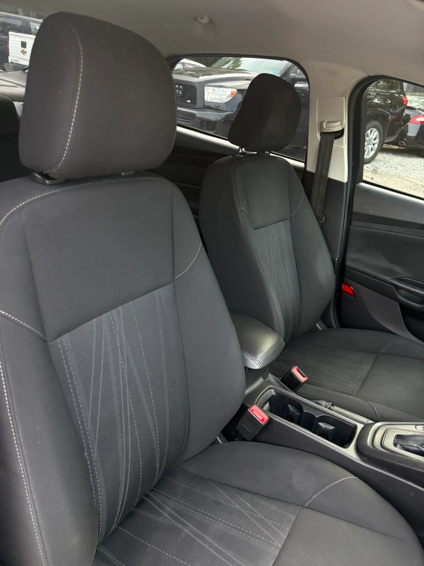 Used 2015 Ford Focus SE w/ SE Sport Package FWD image 29