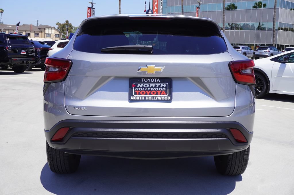 Used 2025 Chevrolet Trax LS FWD image 6
