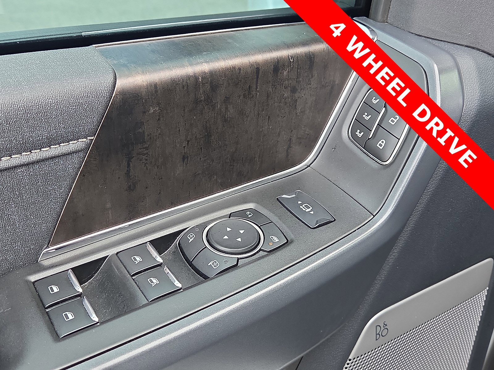 Used 2023 Ford F250 Lariat w/ Black Appearance Package image 13