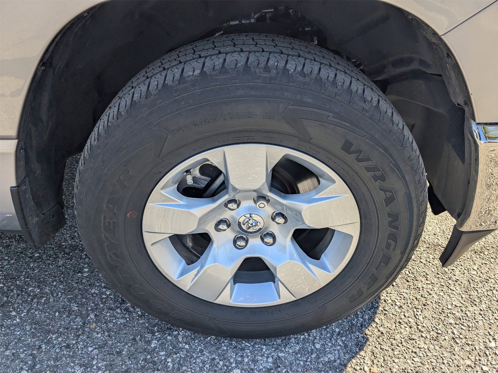 Used 2019 Chevrolet Equinox LT w/ Driver Convenience Package image 11