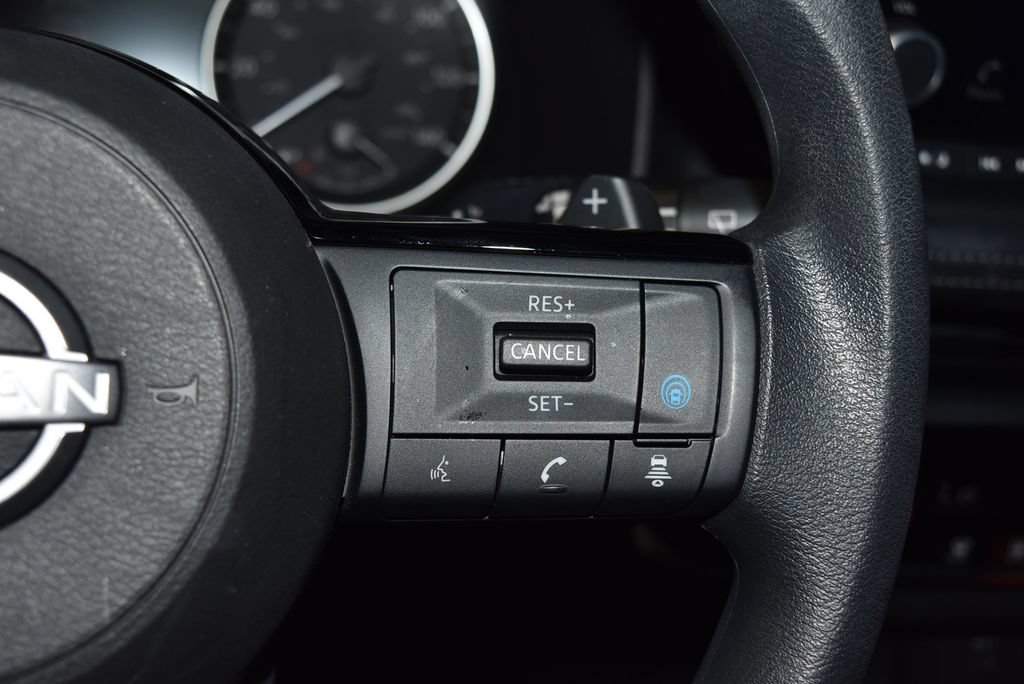 Used 2023 Nissan Rogue SV FWD image 9
