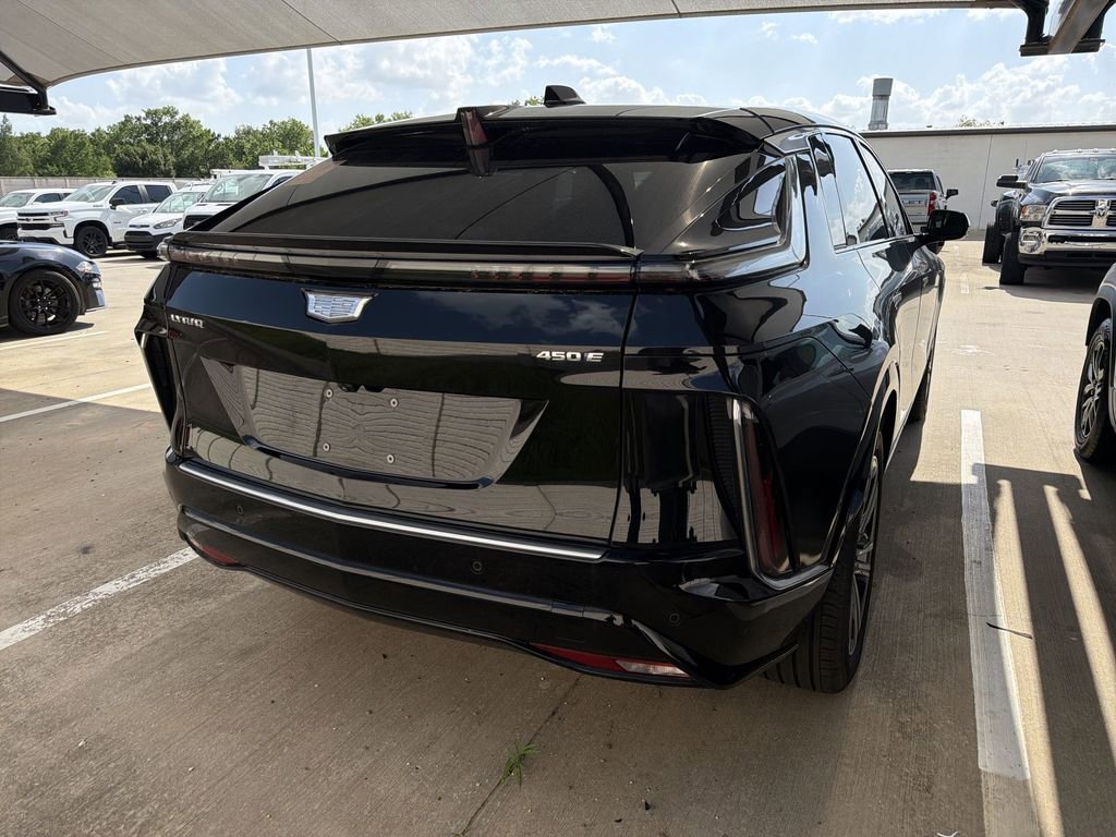 Used 2024 Cadillac Lyriq Luxury RWD image 2