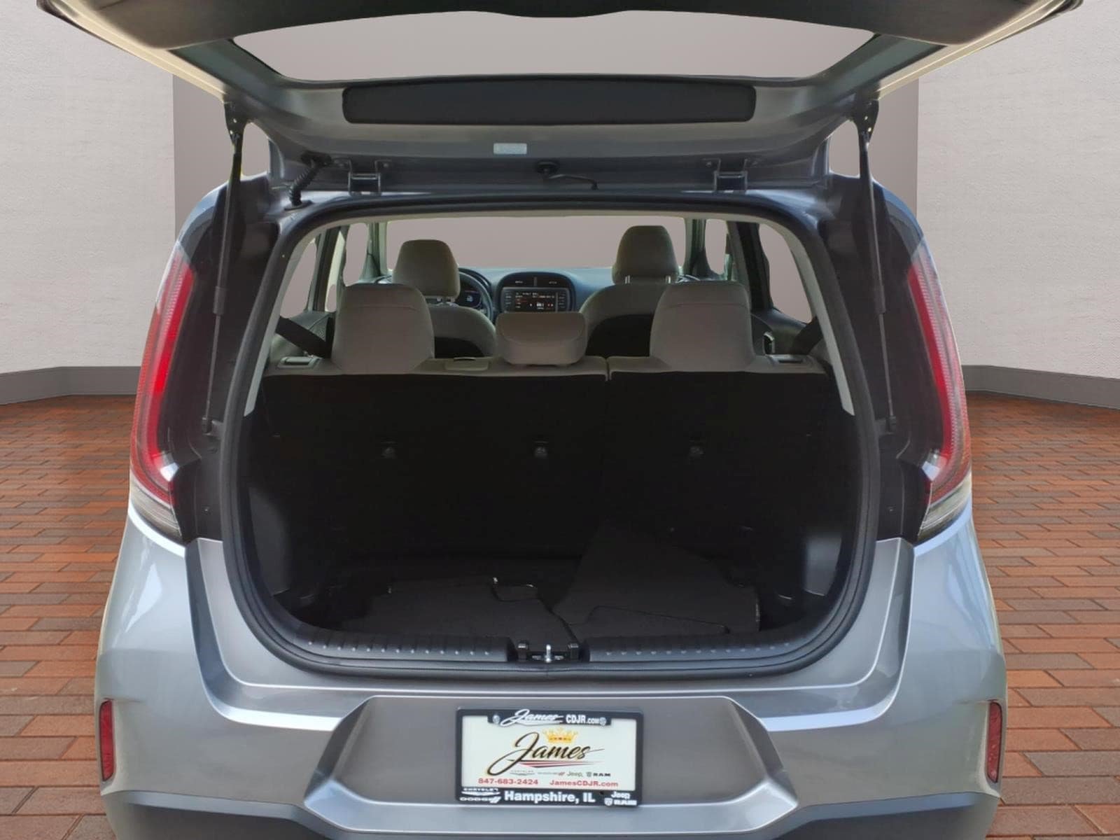 Used 2025 Kia Soul LX w/ LX Technology Package FWD image 32
