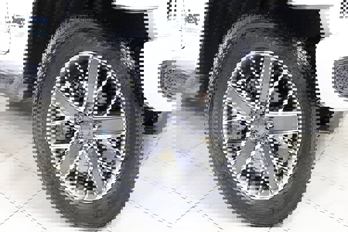 Used 2022 Jeep Wrangler Unlimited Sahara image 13