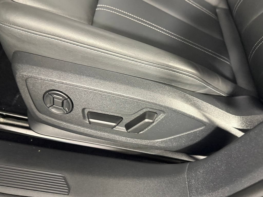 Used 2024 Audi Q4 e-tron Prestige AWD/4WD image 23