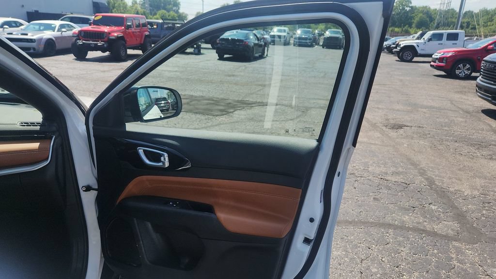 Used 2025 Jeep Compass Limited AWD/4WD image 10