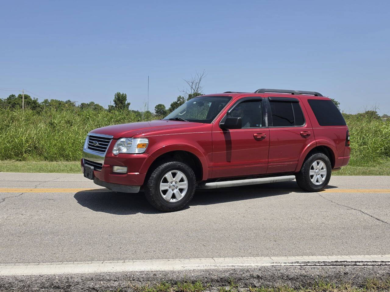 Used 2010 Ford Explorer XLT AWD/4WD image 2