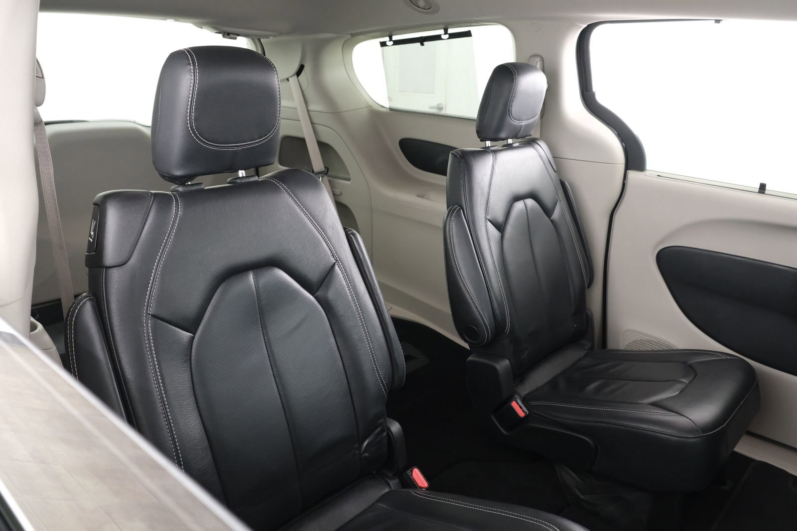 Used 2022 Chrysler Pacifica Touring-L FWD image 40