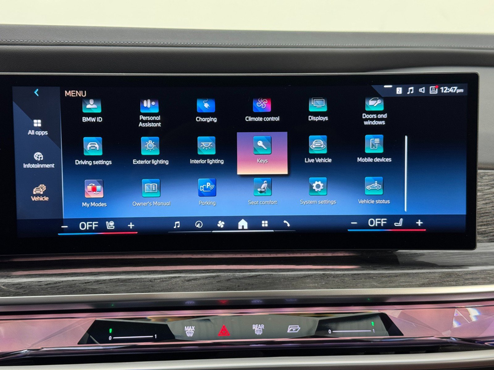 Used 2024 BMW i7 xDrive60 w/ Premium Package image 28