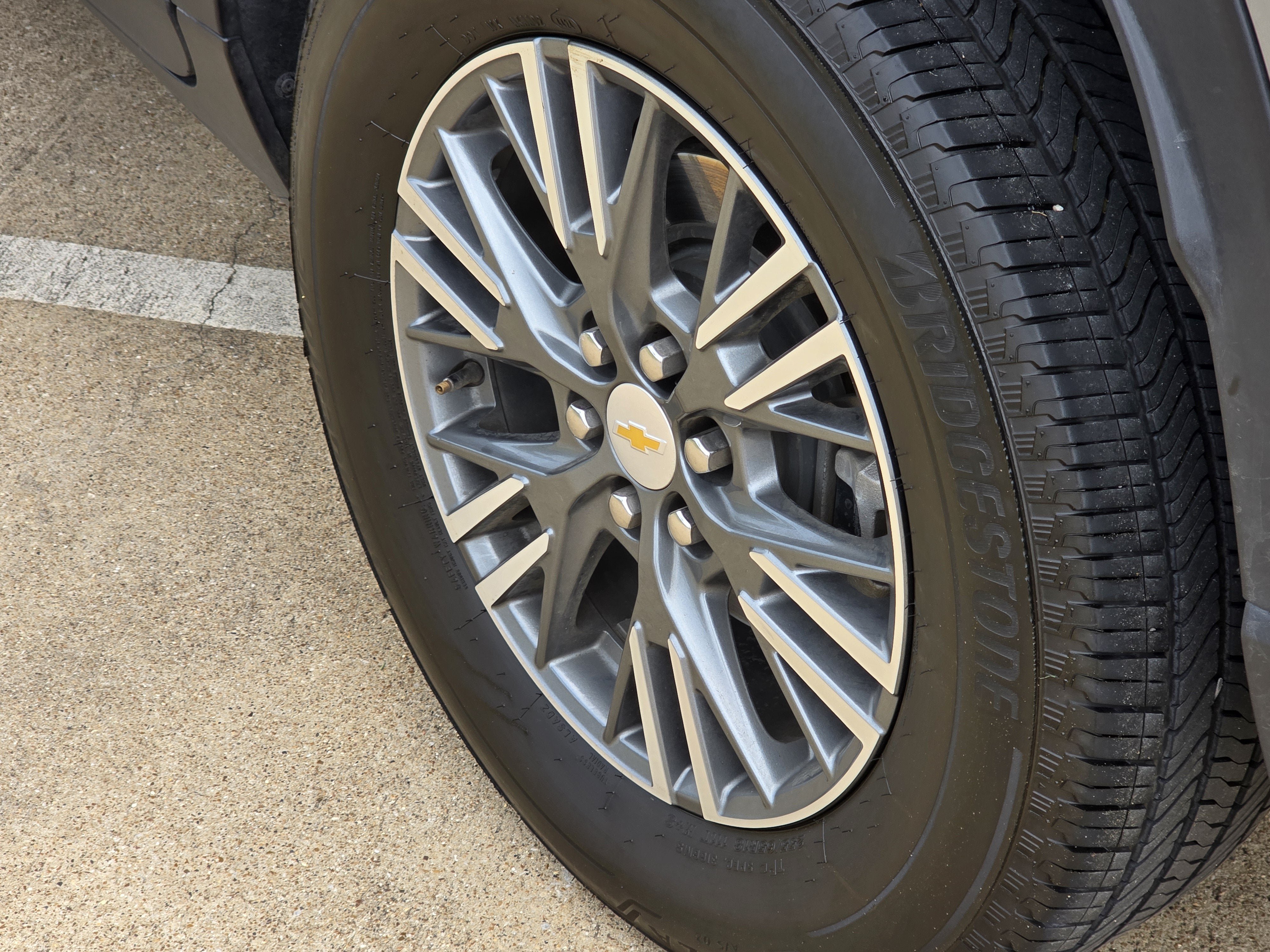 Used 2025 Chevrolet Traverse LT FWD image 7