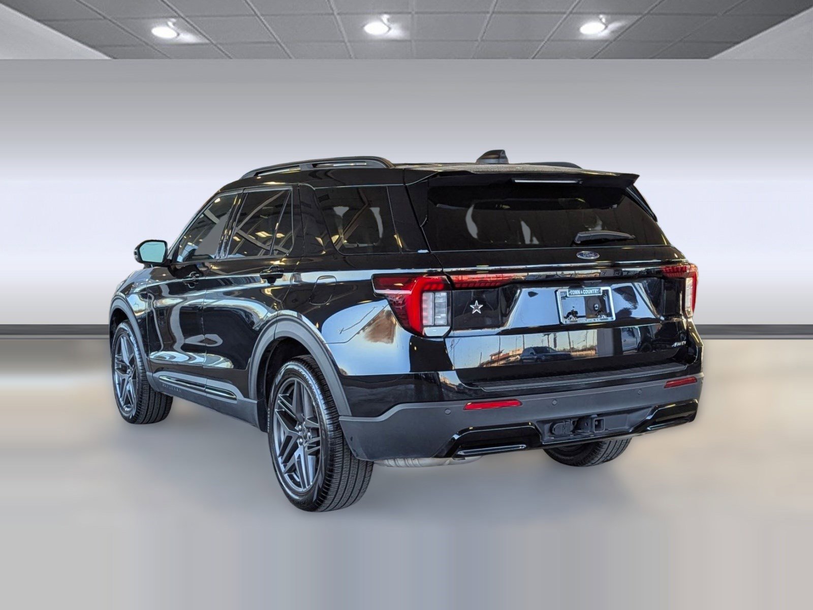 Certified 2025 Ford Explorer ST-Line w/ ST-Line Street Pack image 3