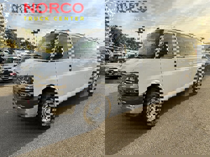 Used 2020 Chevrolet Express 3500 LT w/ LT Preferred Equipment Group RWD image 6