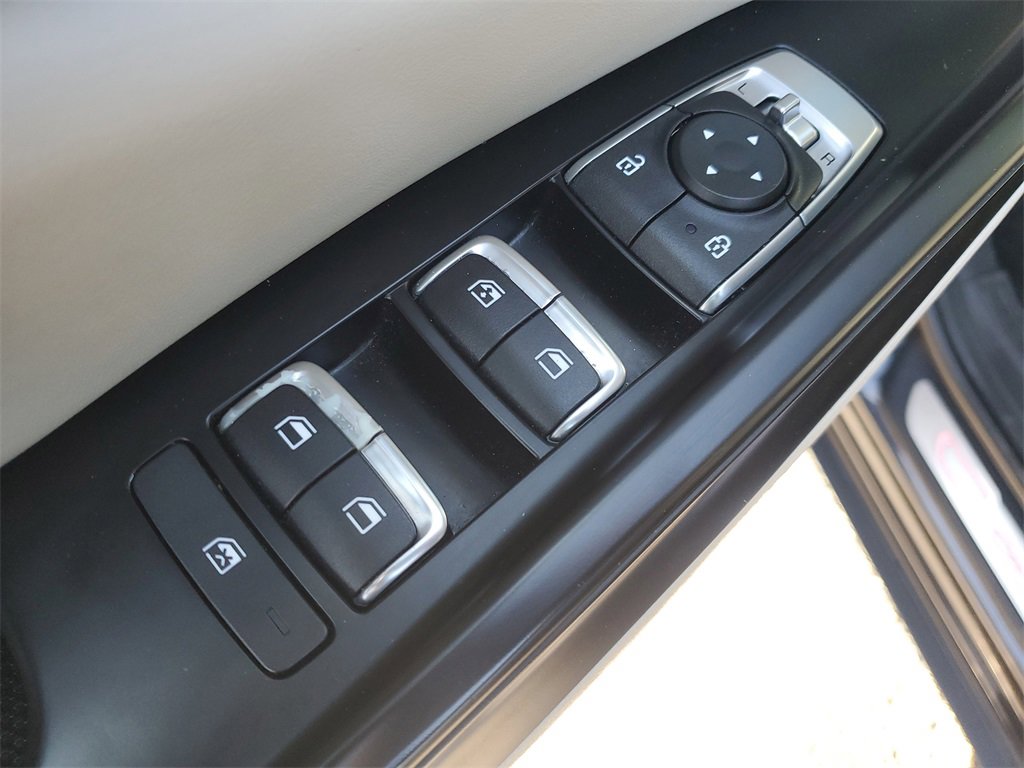 Certified 2023 Kia Carnival LX image 15