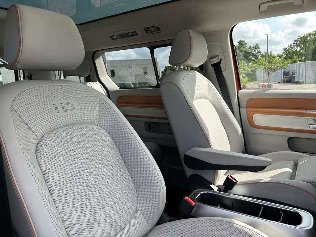 Used 2025 Volkswagen ID. Buzz Pro S Plus RWD image 41
