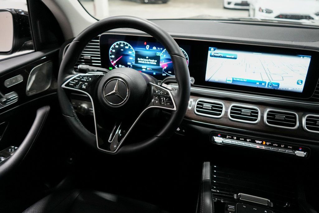 Used 2024 Mercedes-Benz GLS 450 4MATIC image 10