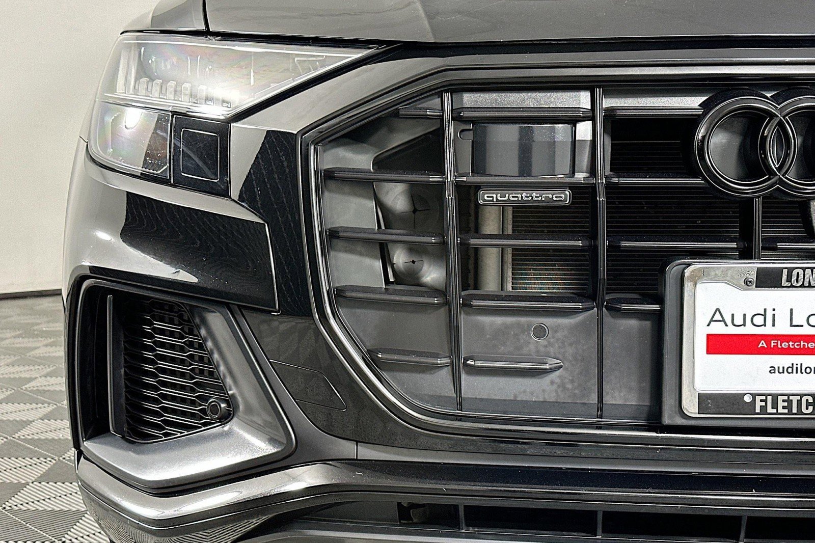 Used 2023 Audi Q8 Prestige w/ Prestige Package image 16