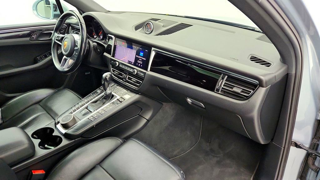 Used 2020 Porsche Macan AWD with Premium Package Plus image 26