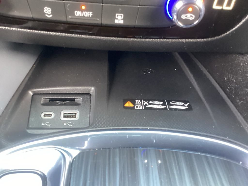 Used 2023 Buick Enclave Essence AWD/4WD image 29