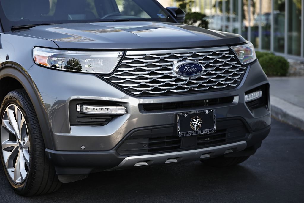 Used 2022 Ford Explorer Platinum w/ Equipment Group 601A AWD/4WD image 2