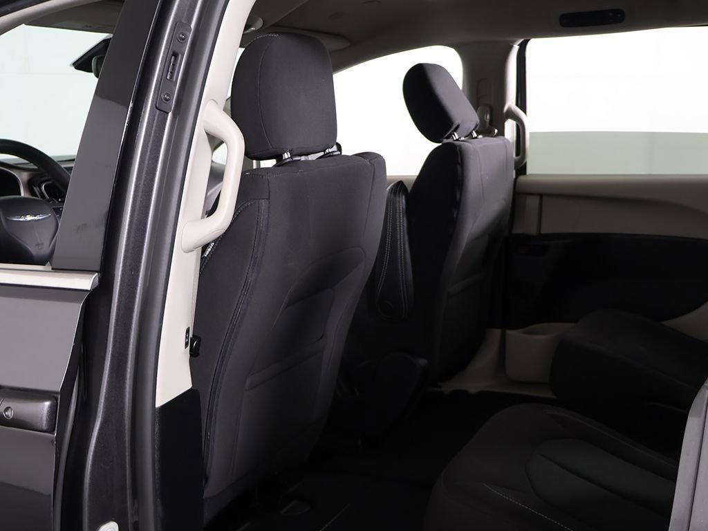 Used 2023 Chrysler Voyager LX image 24