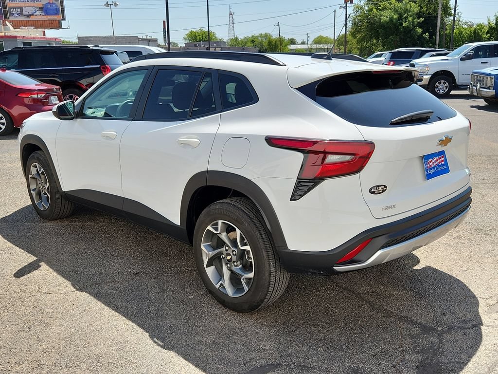 Used 2025 Chevrolet Trax LT FWD image 7