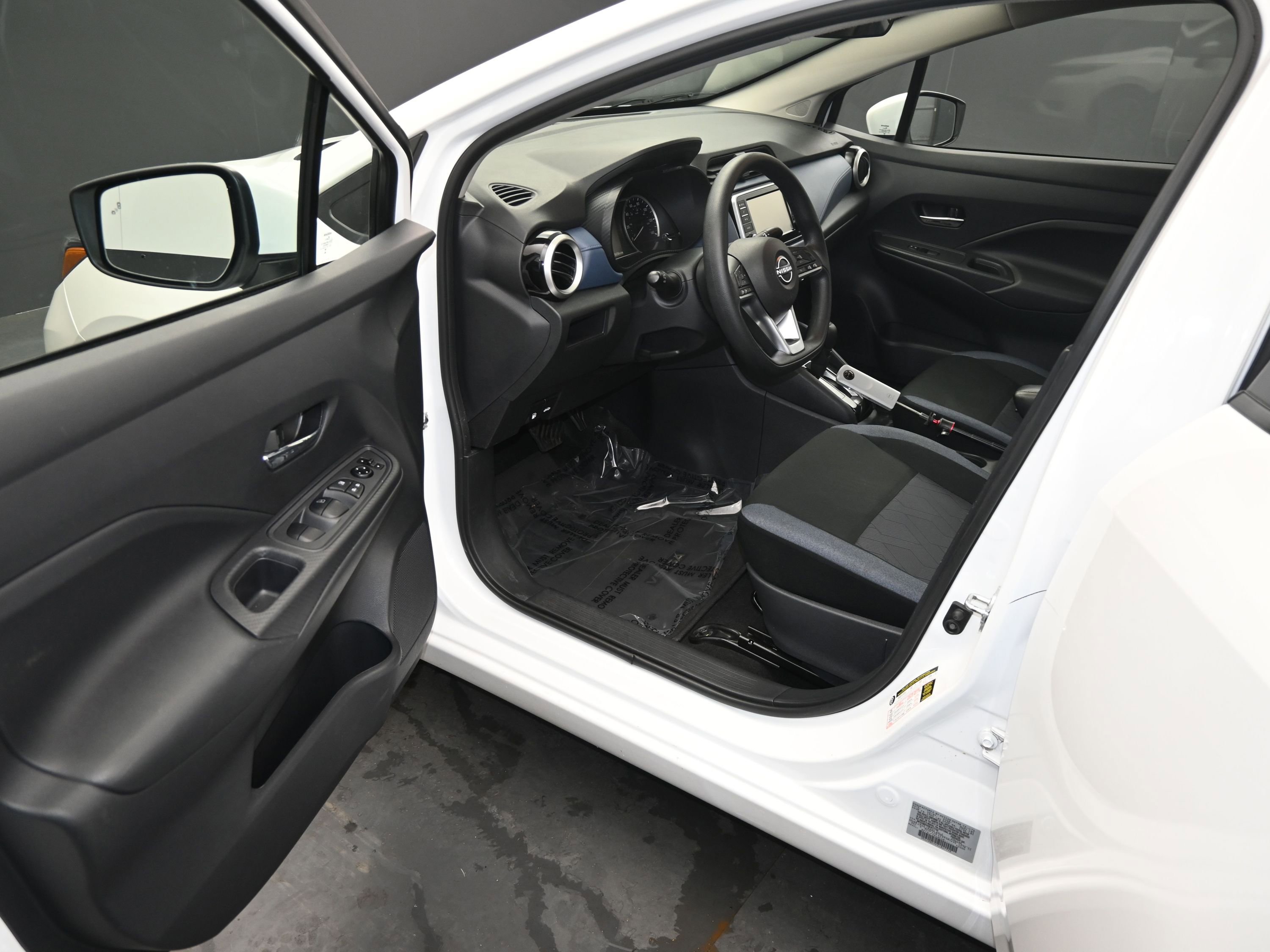 Used 2025 Nissan Versa SV image 14