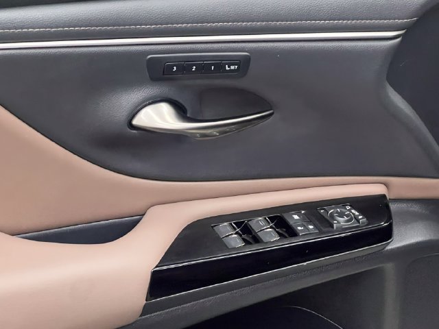 Used 2024 Lexus ES 350 w/ Premium Package FWD image 10