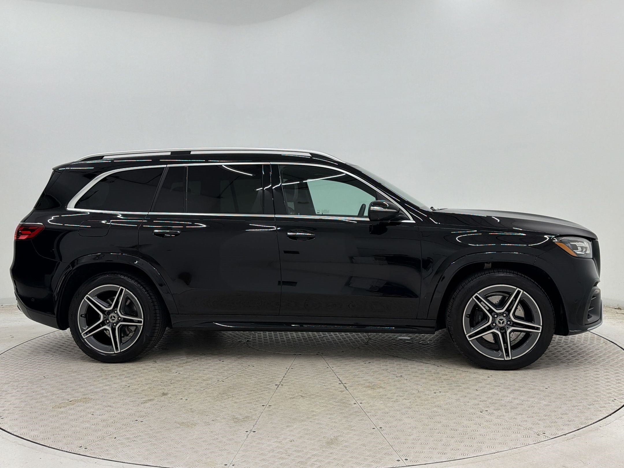 Used 2024 Mercedes-Benz GLS 450 4MATIC image 8