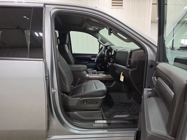 Used 2025 Chevrolet Silverado 3500 LTZ w/ LTZ Plus Package AWD/4WD image 30