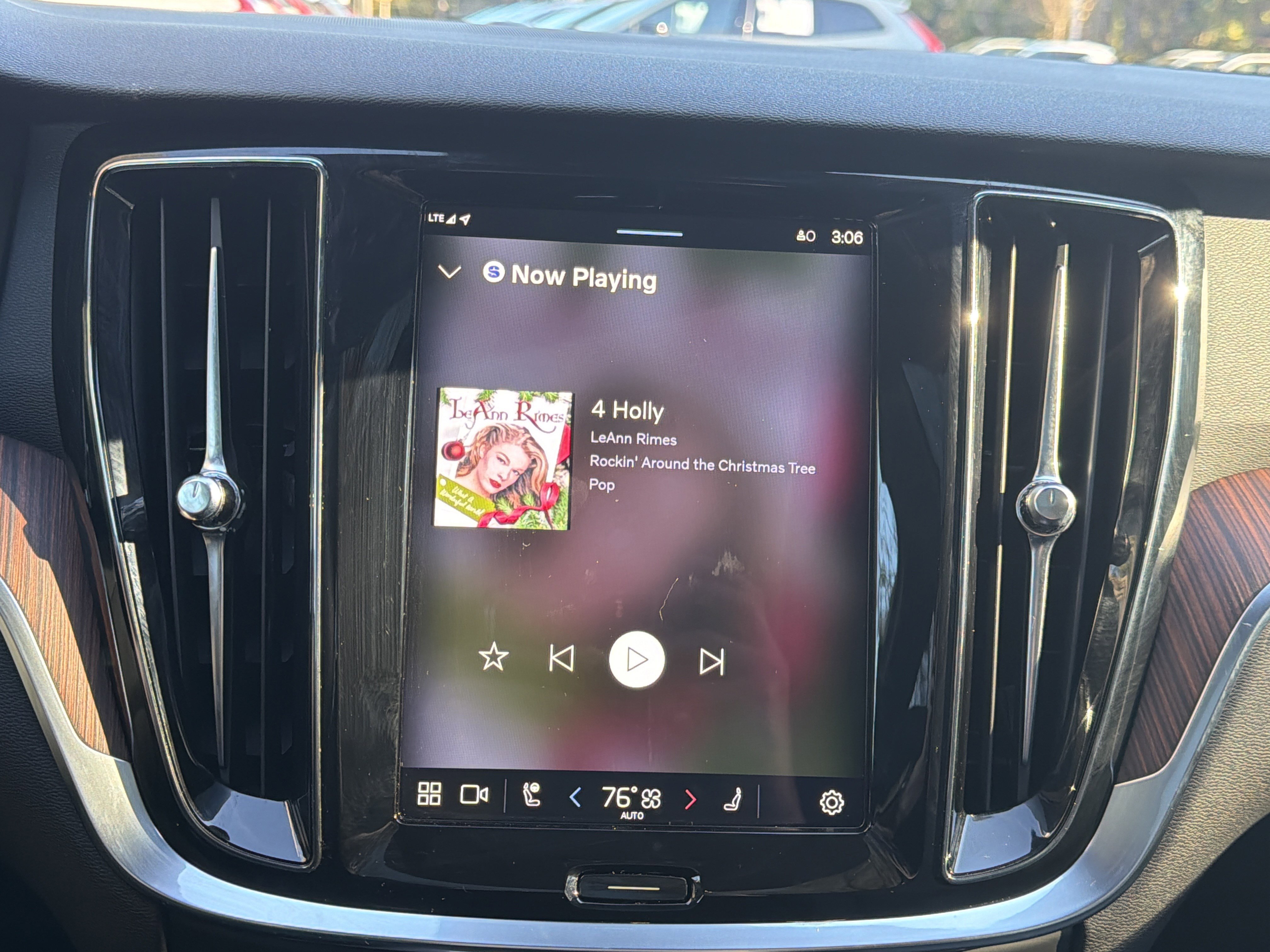 Certified 2025 Volvo V60 B5 Cross Country Plus image 23