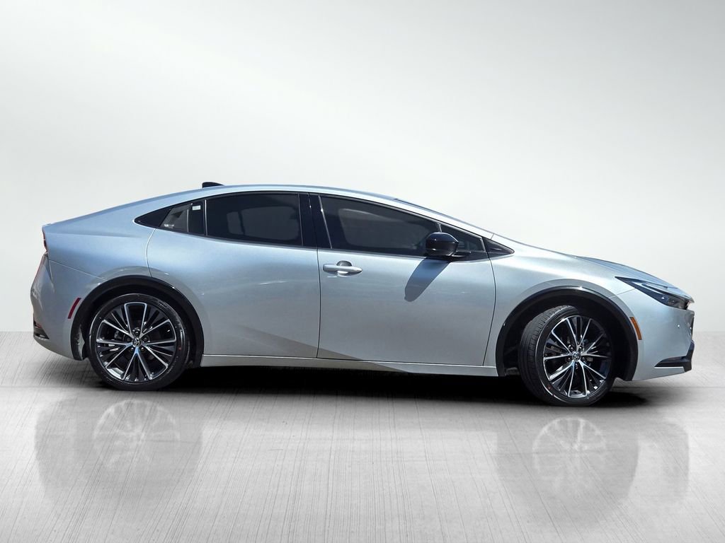 Used 2024 Toyota Prius XLE FWD image 4
