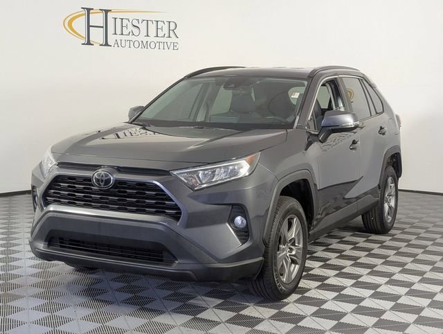 Used 2020 Toyota RAV4 XLE FWD image 4