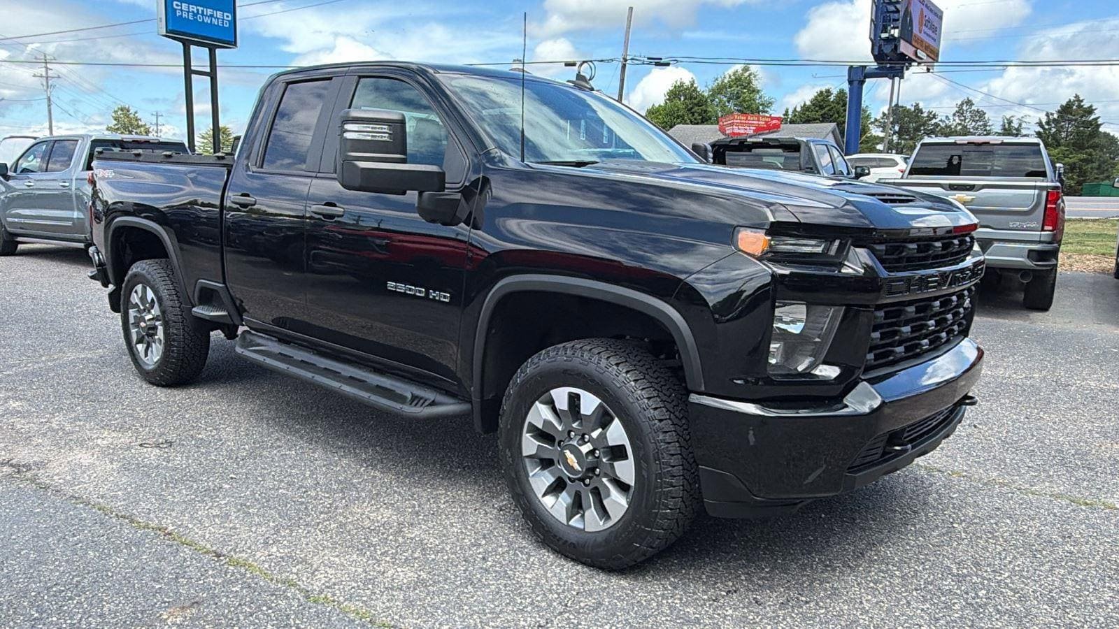 Used 2022 Chevrolet Silverado 2500 Custom w/ Custom Value Package AWD/4WD image 3