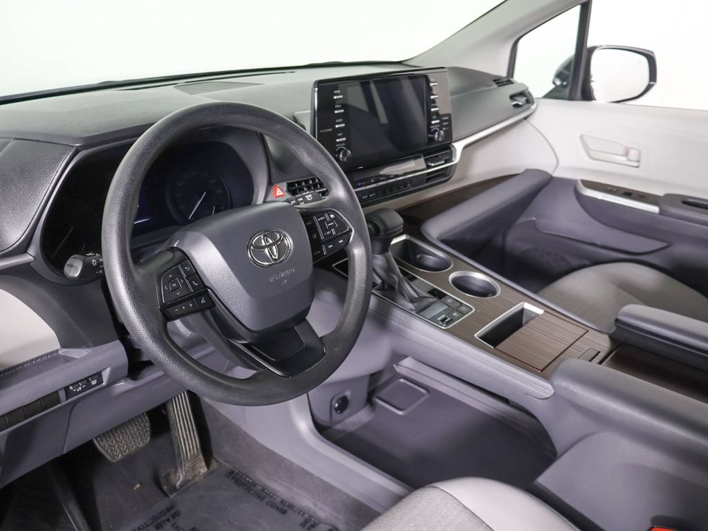 Used 2024 Toyota Sienna LE AWD/4WD image 23