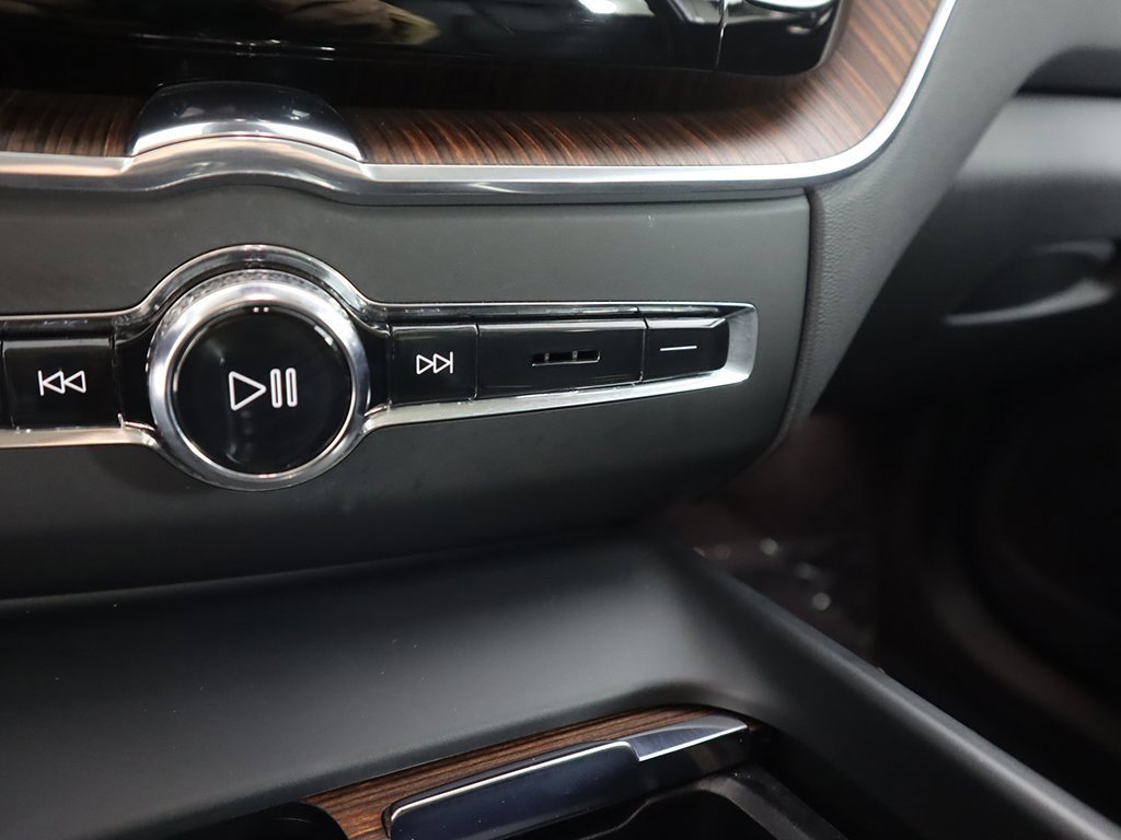 Used 2023 Volvo XC60 B5 Plus w/ Climate Package image 54