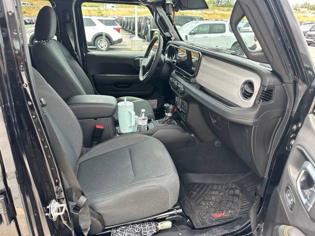 Used 2024 Jeep Wrangler Unlimited Sahara w/ Technology Group AWD/4WD image 8