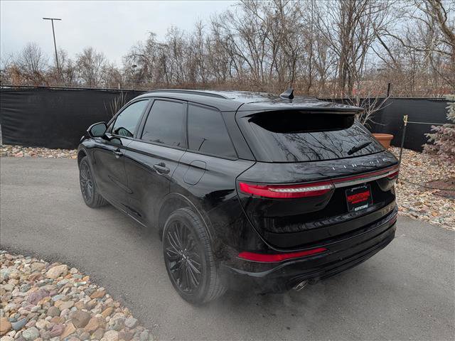 Certified 2023 Lincoln Corsair Reserve w/ Equipment Group 201A image 3