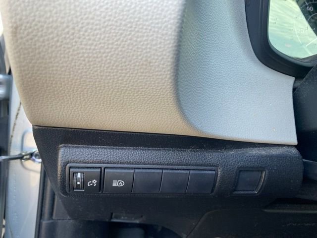 Used 2021 Toyota Corolla LE image 12