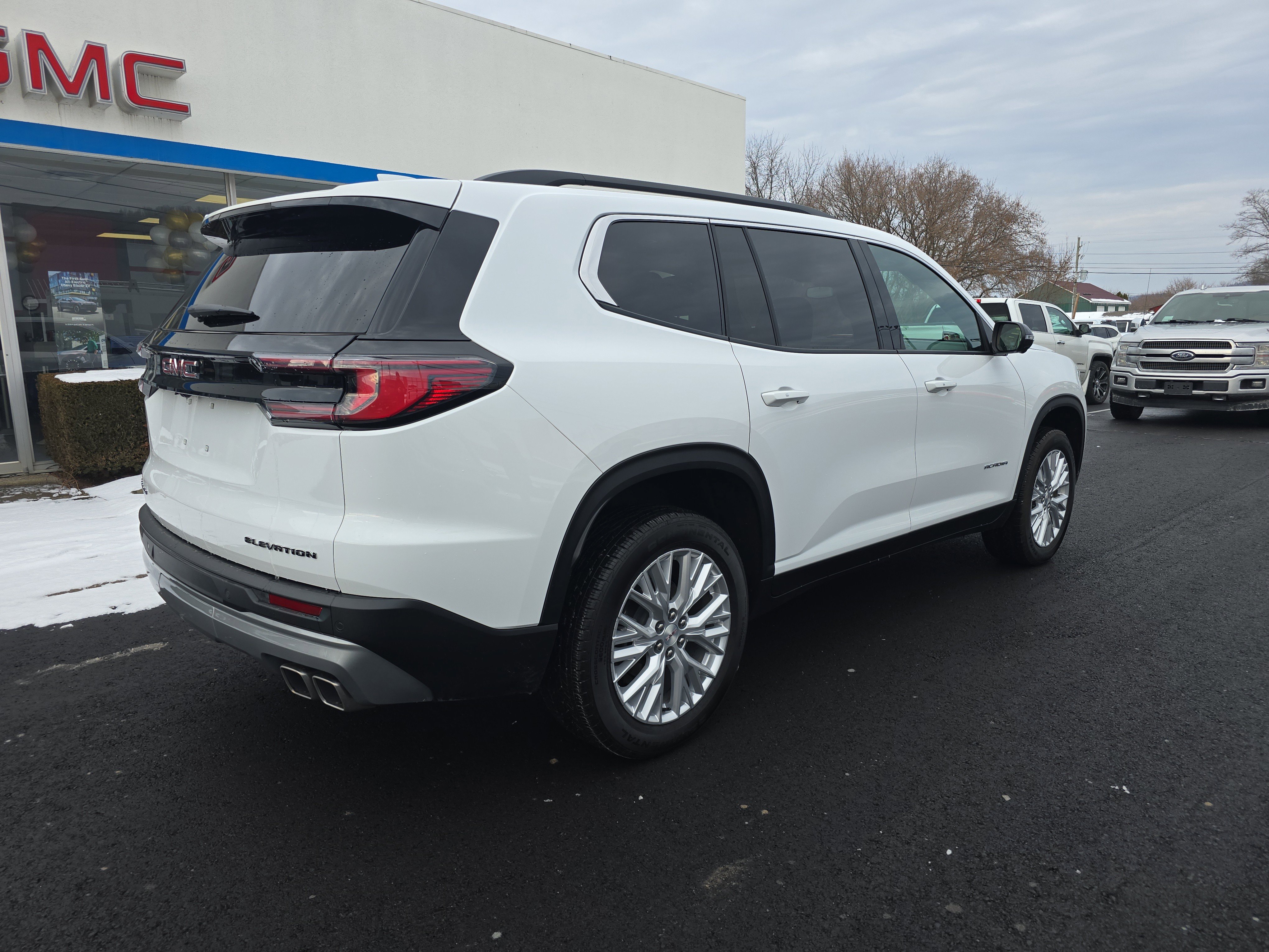 Used 2025 GMC Acadia Elevation w/ Elevation Premium Package image 3