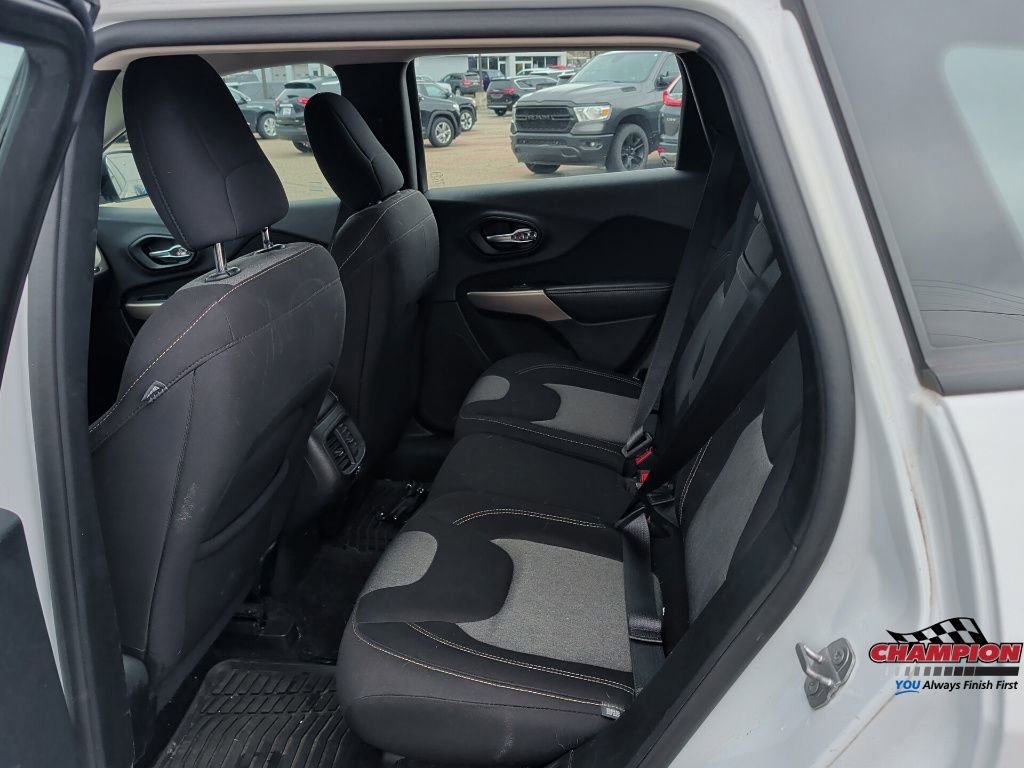 Used 2017 Jeep Cherokee Sport image 20